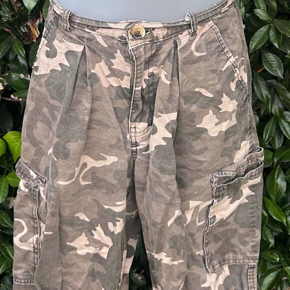 Nasty Gal Army Fatigue Cargo Pants - Picture 2 of 2